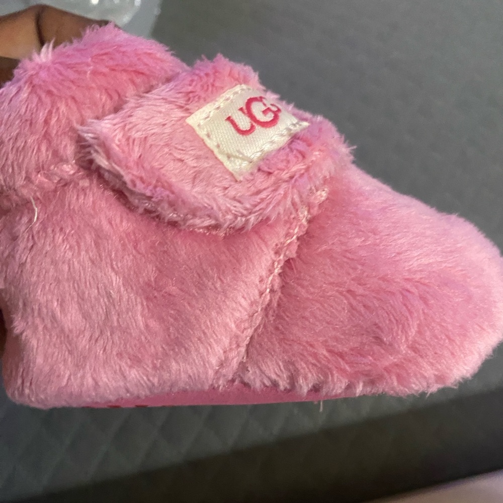 Pink uggs for baby - Picture 10 of 11